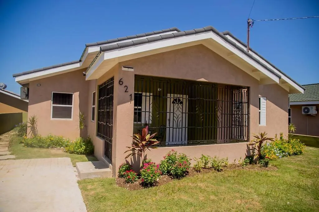 Entire Residential Home • Trelawny• Smalls Villa Florence Hall Jamajka