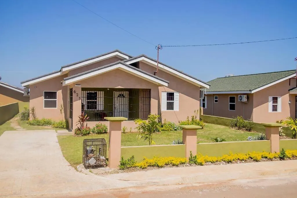 Entire Residential Home • Trelawny• Smalls Villa Florence Hall Jamajka